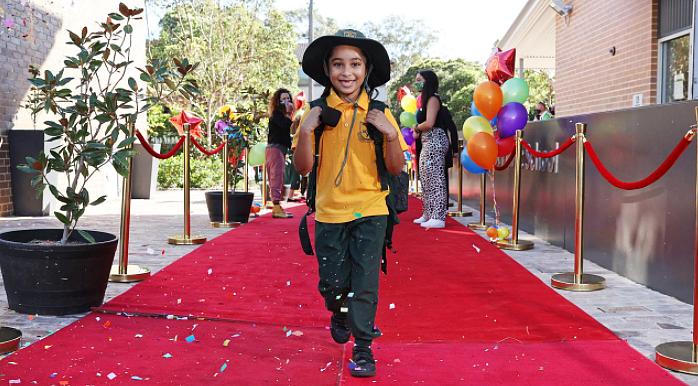 仪式感满满！新州幼儿园学生走红毯吃蛋糕，开心返校：最想念老师（组图） - 2