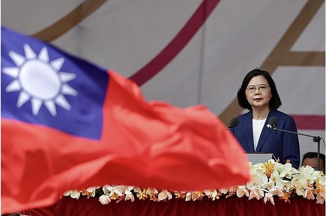 台湾总统蔡英文台北举行的“双十节”庆祝活动上发表讲话。