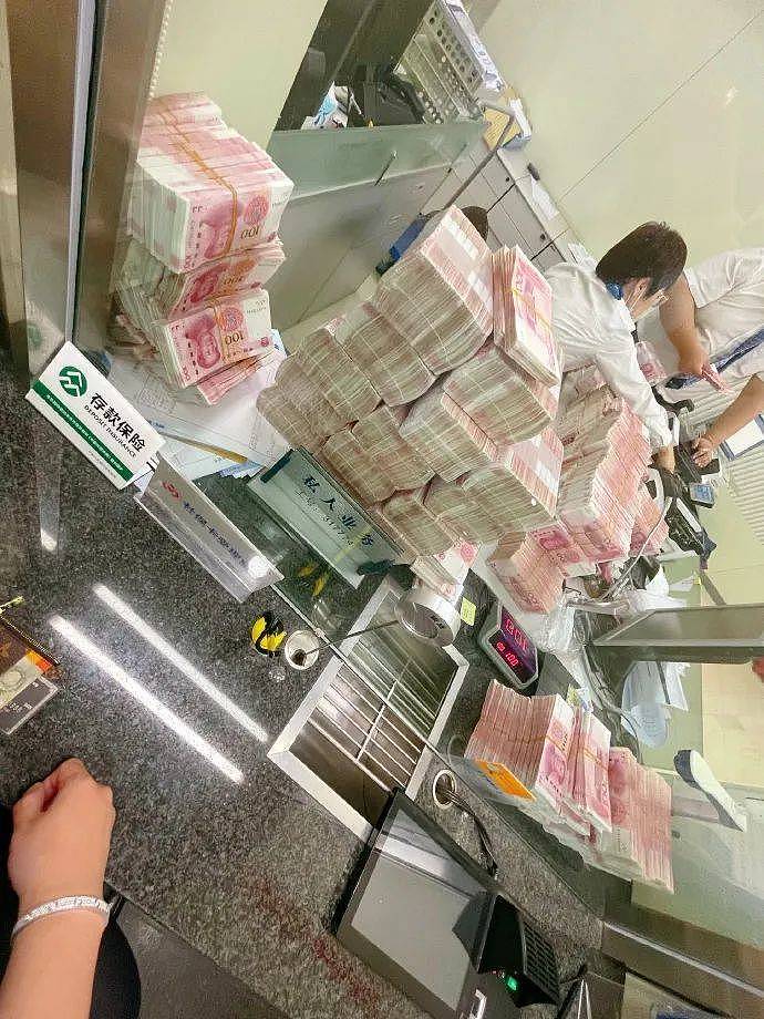 上海银行“态度差”气走大客户：取款500万，点钞2小时（组图） - 3