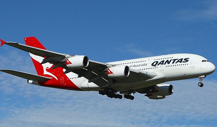 qantas_plane_flying-738x434.jpg,0