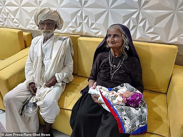 印度70岁老妇生下人生中第一个娃，75岁丈夫很自豪，怎么做到的