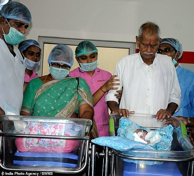 印度70岁老妇生下人生中第一个娃，75岁丈夫很自豪，怎么做到的