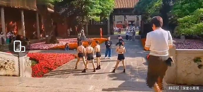 广州5名女子极限暴露在纪念馆前做不雅事！火辣热舞遭游客怒斥：这里不是夜店！（视频/组图） - 3