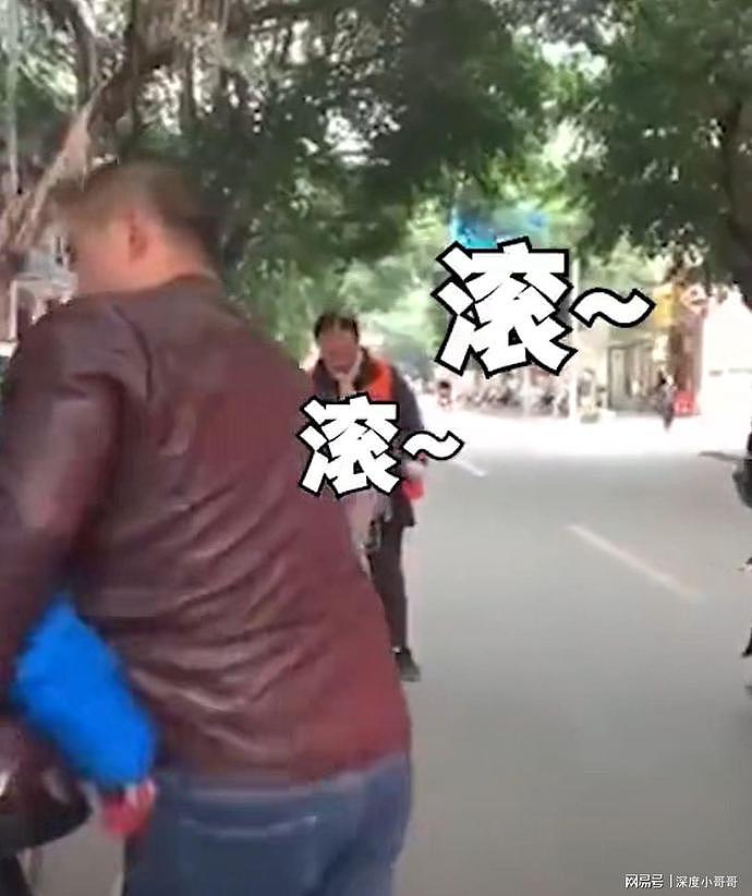 中国女子当街怒砸白色轿车，控诉丈夫：四十岁的老男人还到处嫖婆娘（视频/组图） - 6