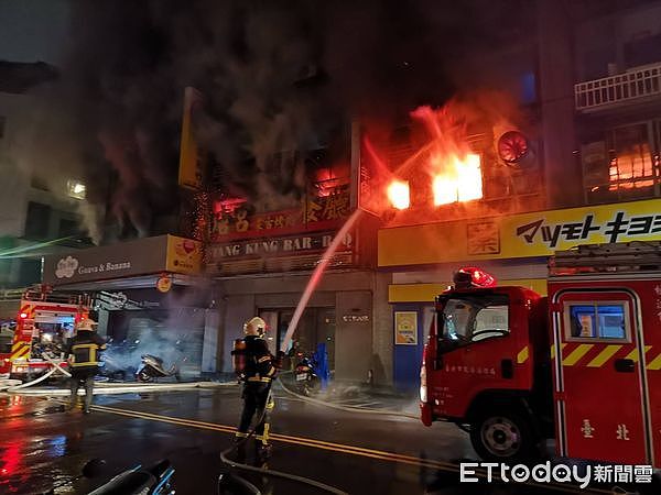 快讯／台北之名餐厅「唐宫」惊传火警大火窜出窗外