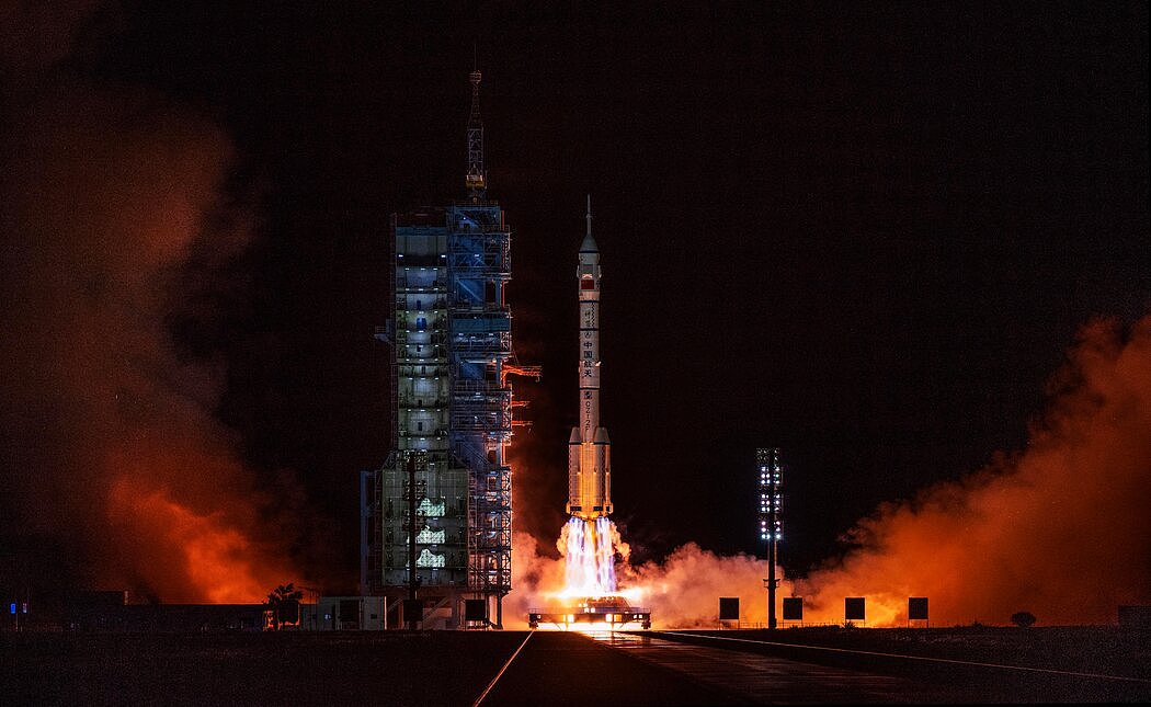 神舟十三号上周在戈壁沙漠发射，它将三名来自中国的宇航员送入太空进行为期六个月的太空任务。