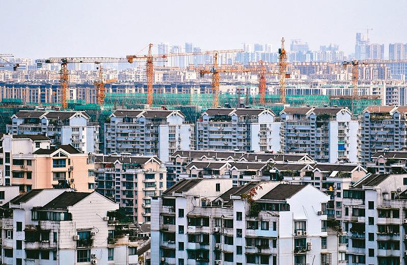 中国房地产税试点工作将展开，首波城市可能包括杭州。图为杭州楼房。（中新社）