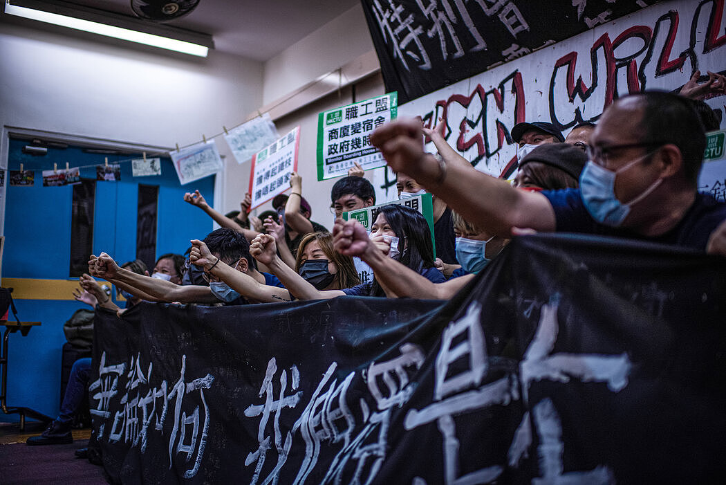 香港联工盟于10月3日投票决定解散时举行的示威活动。该组织面临来自政府越来越大的压力。