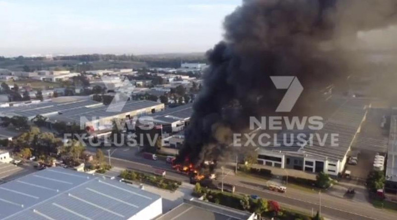悉尼两货车相撞引发大火！现场冒出大量浓烟，数百居民紧急疏散，60名消防员出动（视频/组图） - 7