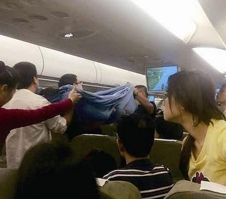 人在飞机上突然“去世”，空姐是怎么处理的？看完都起鸡皮疙瘩了（组图） - 3