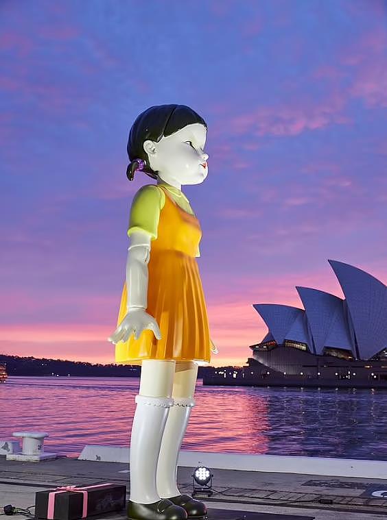 真人版《鱿鱼游戏》登陆澳洲！悉尼港竖起巨型人偶，完美还原剧中场景（视频/组图） - 6