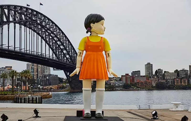 真人版《鱿鱼游戏》登陆澳洲！悉尼港竖起巨型人偶，完美还原剧中场景（视频/组图） - 5