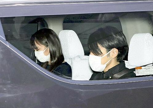 日本真子公主婚后首次外出，和丈夫去换驾照，发型改变亲和力全无（组图） - 4