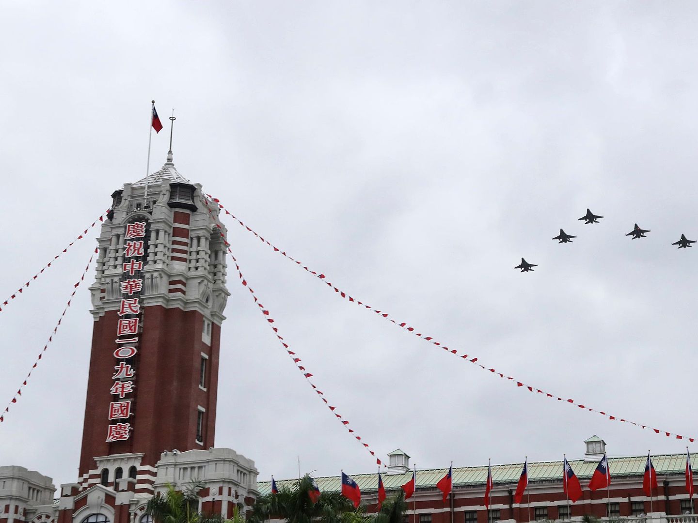 台湾学界不乏认为，谈任何事北京都会在后面加上“共议统一”，已经无法再装模糊，甚至“中华民国”对北京而言都会被视为“台独”。（中央社）