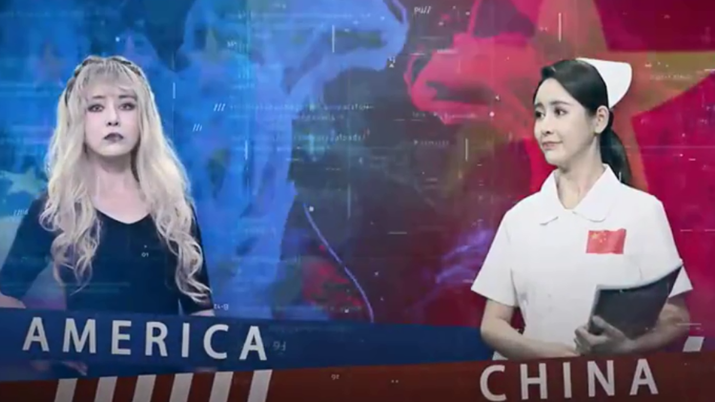 左边的女子代表美国，右边代表中国。（微博@新华网）