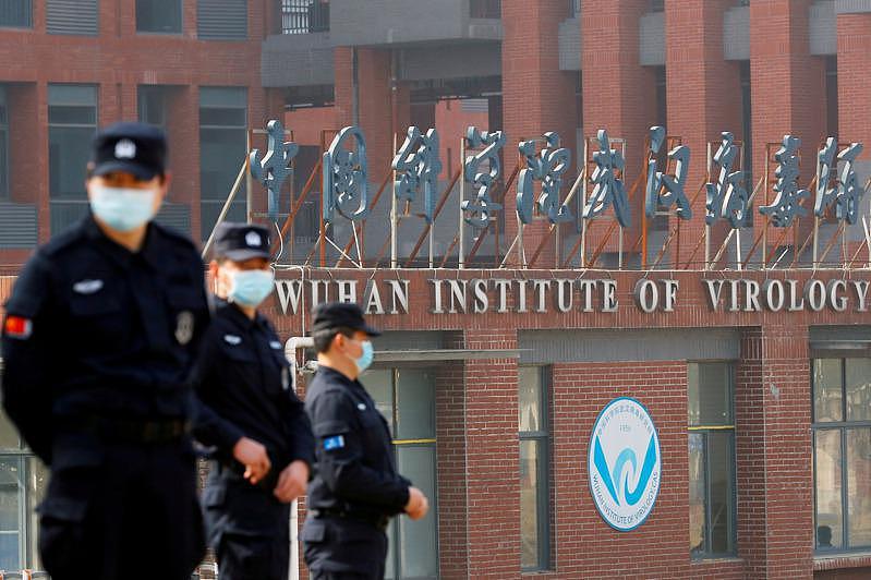 美国一个情报机关认为，新冠疫情最可能的起源是武汉实验室发生意外事件。 路透
