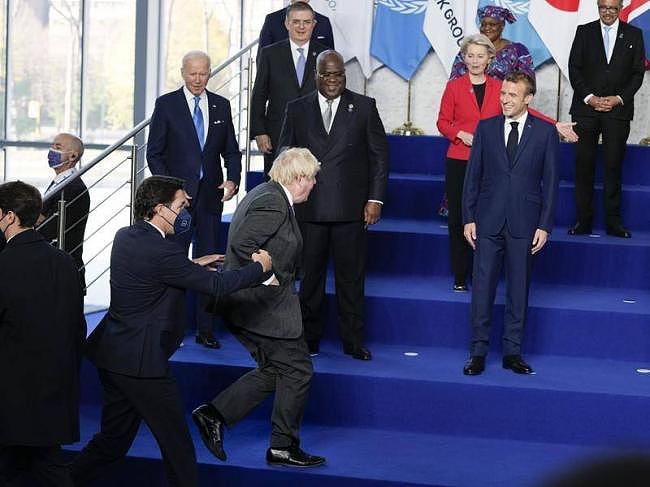 英国首相G20大合照又迟到，被全场领导人狂嘘（图） - 1