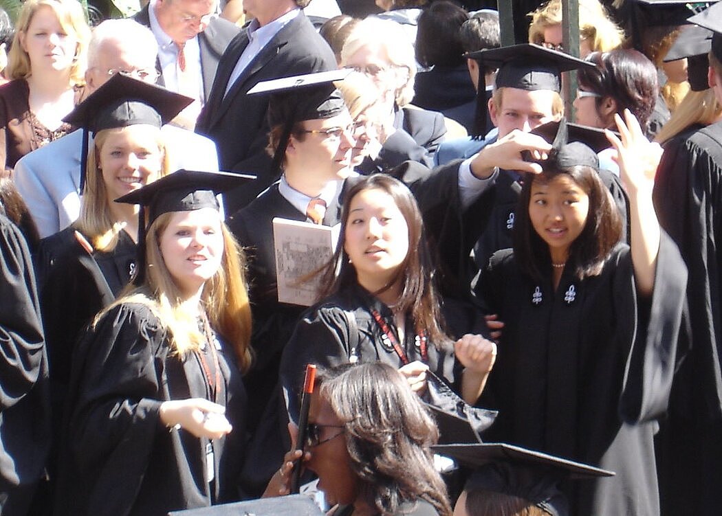 2007年，吴弭（右）从哈佛大学毕业。