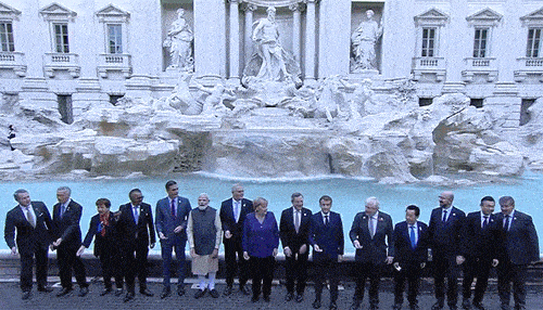 G20领导人前往罗马“许愿池”投币，拜登缺席，默克尔撩水搓手（组图） - 1