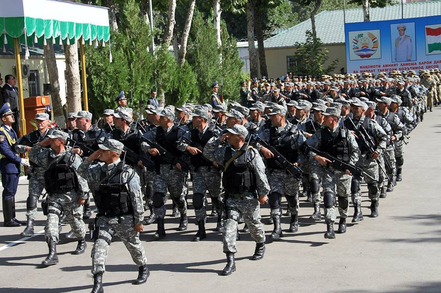 总兵力8,500人的塔吉克斯坦常备军已成为中亚地区最为弱小的一支武装力量，其战斗力甚至弱于塔利班武装。（塔吉克斯坦asia plus网页截图）