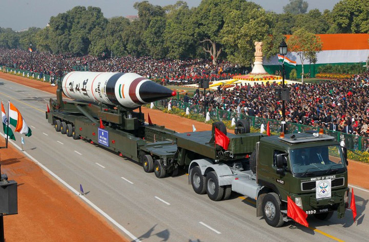 印度“烈火5”导弹射程范围覆盖中国全境，亦令印度成功晋身“洲际弹道导弹俱乐部”。（DEFENCEREVIEW.PK）