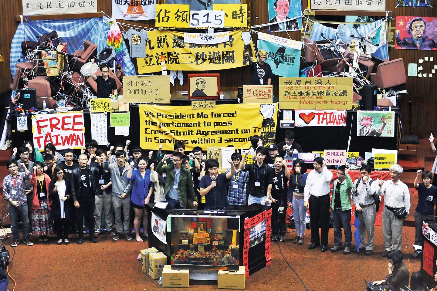 反服贸团体在台湾立法院抗议。（Getty Image）