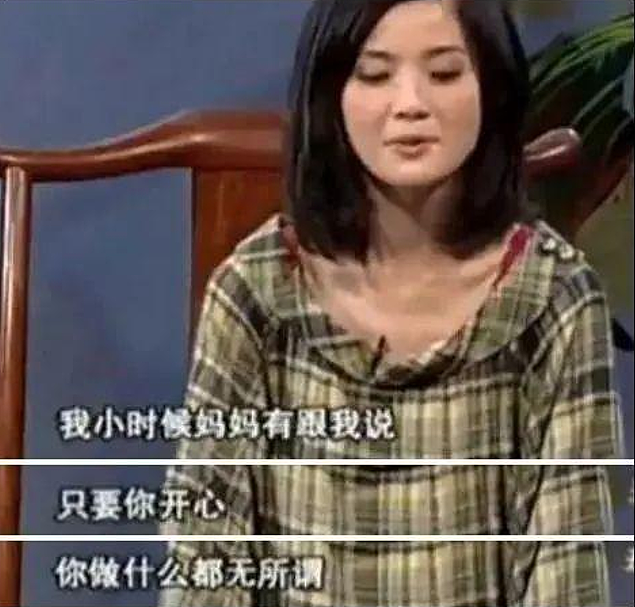 阿Sa蔡卓妍妈妈罕见曝光，和女儿长相太神似，怀抱大捧鲜花像少女（组图） - 7