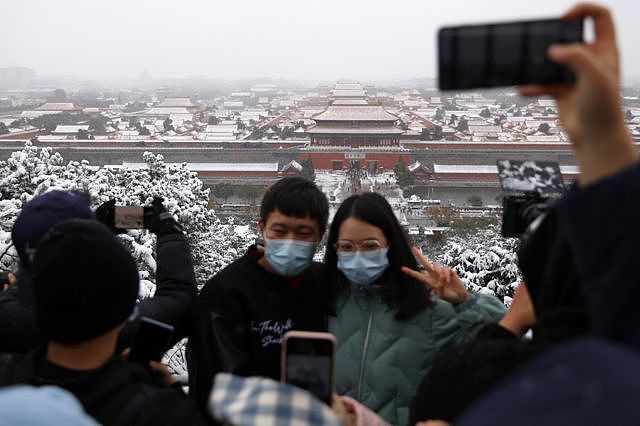 紫禁城的金瓦被白雪覆盖。