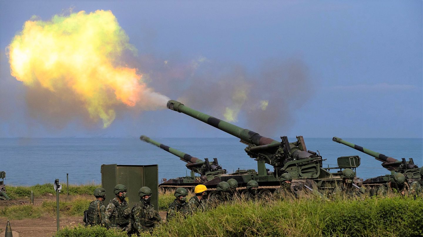 台军2021年9月汉光演习，在枫港地区实弹射击。（中央社）