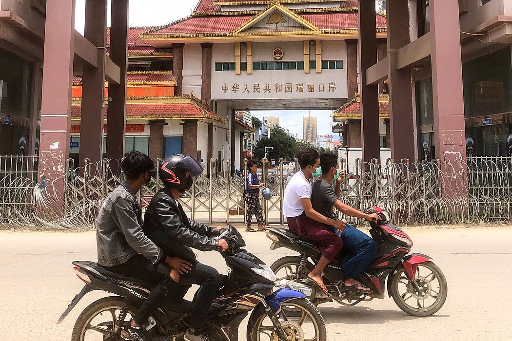 缅甸木姐通往瑞丽的边境大门已关闭。中国封锁边境后，瑞丽的贸易和旅游业几乎崩溃。