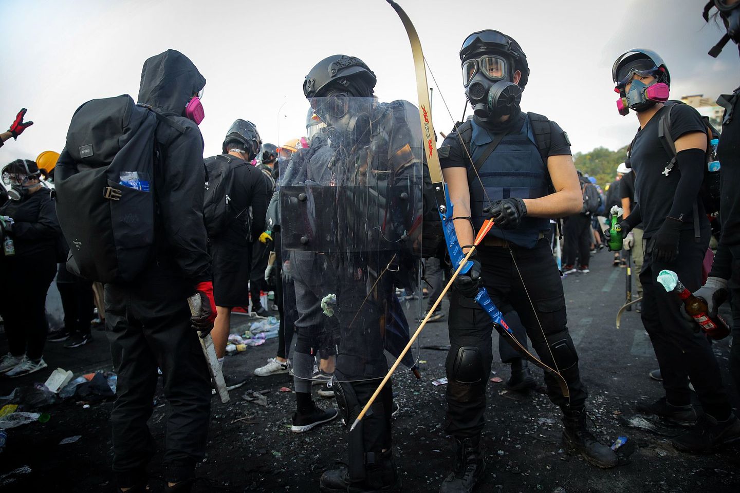 香港的颜色革命已经失败，图为“反修例”风波期间，香港中文大学被激进示威者占领和警方对峙。（AP）