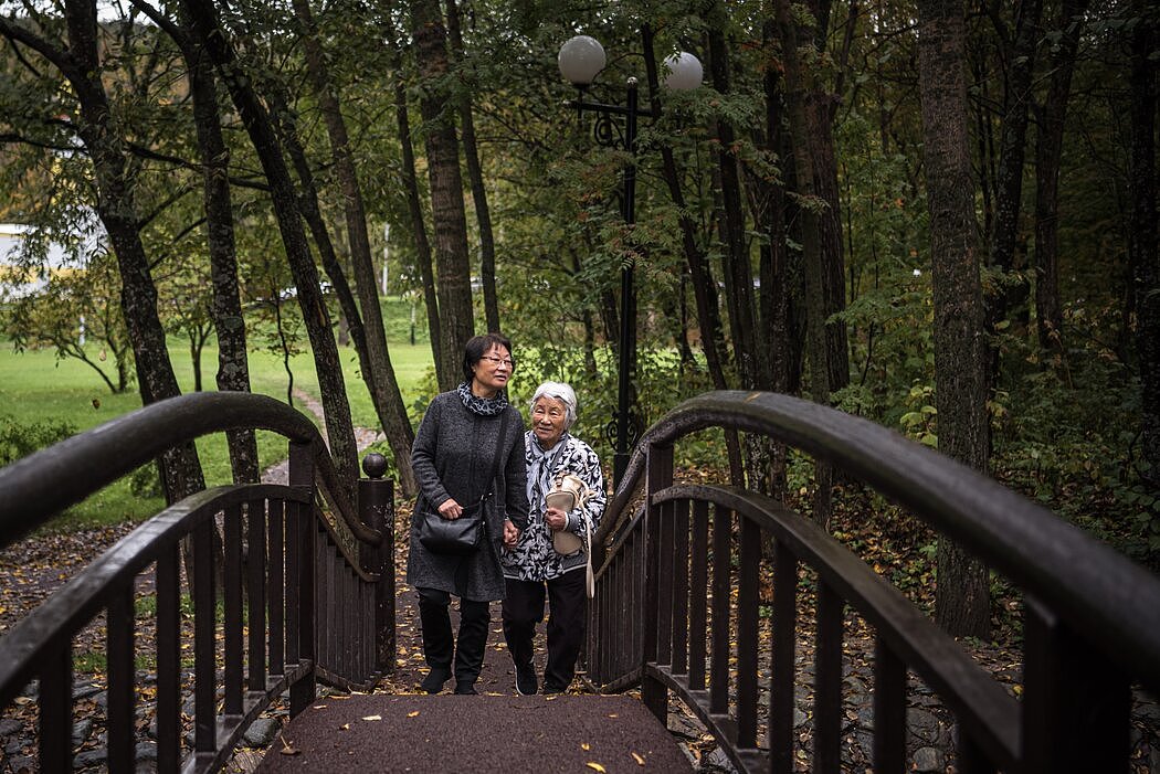 在库页岛居住了80年后，西尾妙子（右）将和女儿金琴喜（又名桑娅）回到韩国。