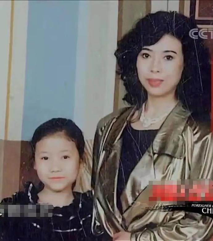 中国大妈闪婚小10岁皇室保镖，认识第1天就在酒店共处一夜，24年后过成这样（组图） - 2