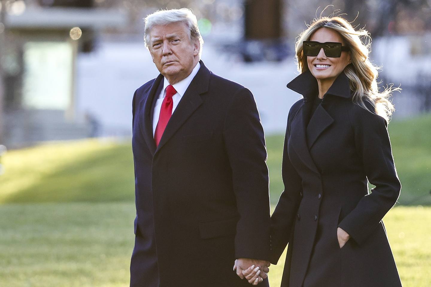 圖為2020年12月23日，美國總統特朗普和第一夫人梅拉尼婭從華盛頓特區白宮出發前往佛羅里達州海湖莊園度假。（Getty Images）