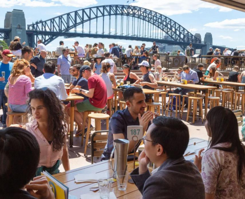 劳动力严重短缺，悉尼餐馆老板砸钱“抢人”！洗碗工张口就要时薪