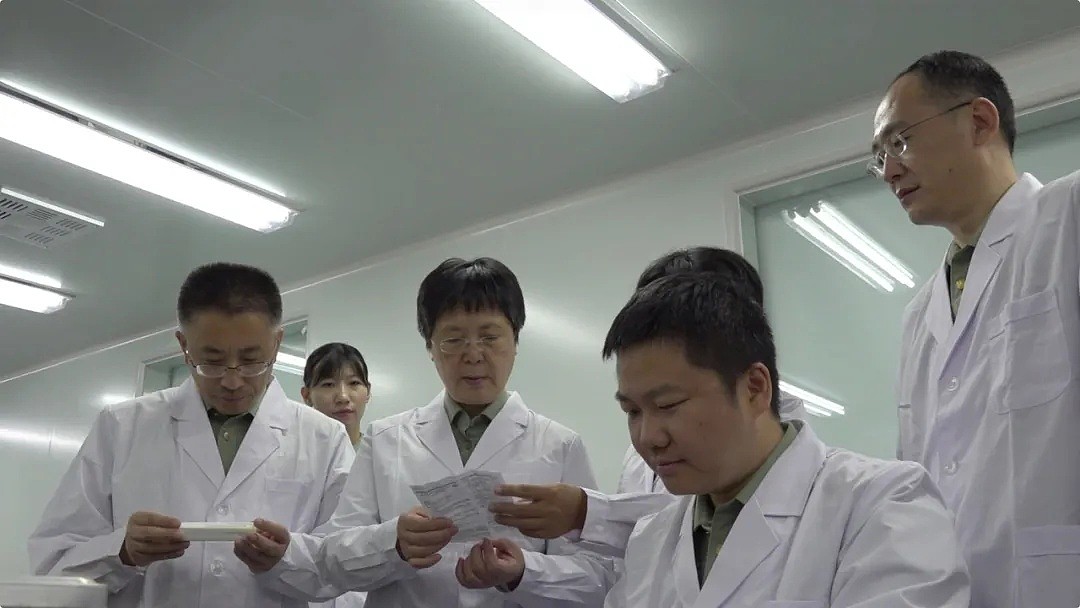陈薇团队的全球首款“吸入式”新冠疫苗亮相！网友：好像喝奶茶……