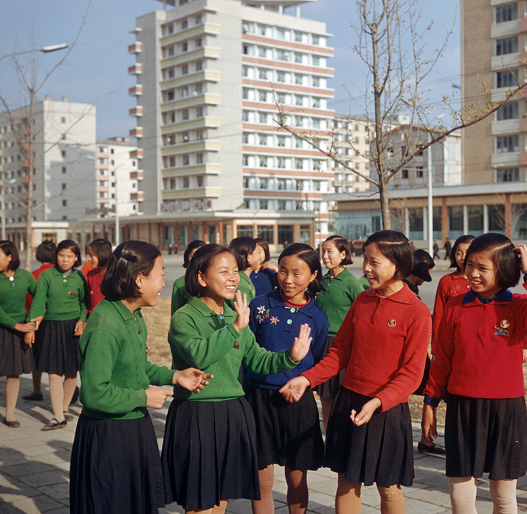 1971年，朝鲜首都平壤的女学生。