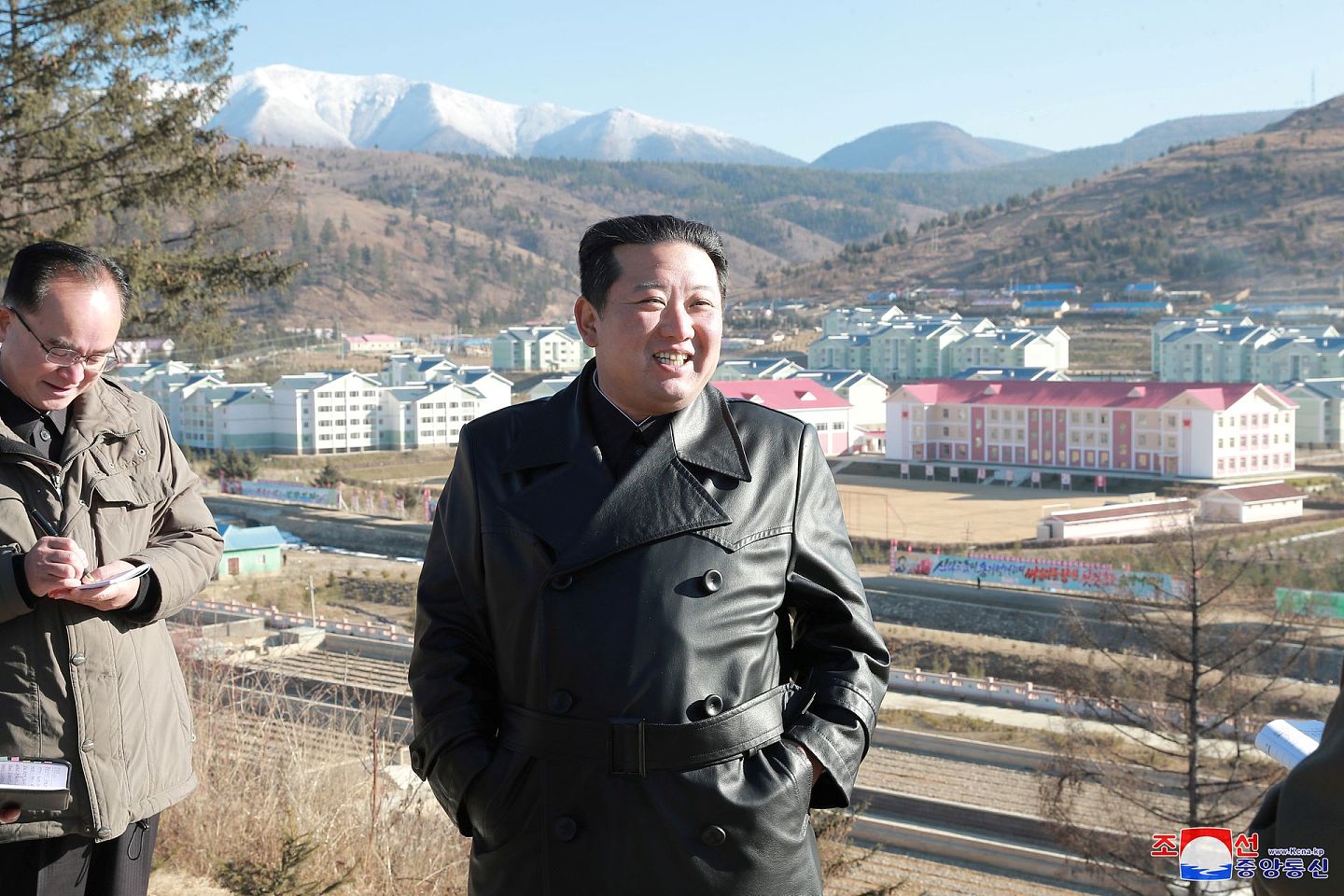 2021年10月16日，朝鲜领导人金正恩视察三池渊市。（Reuters）