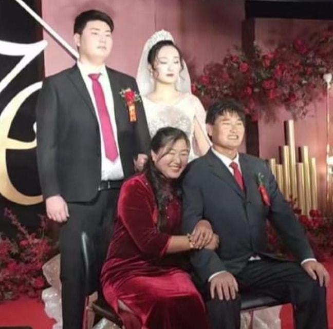 大衣哥称朱小伟离婚是真，媒人答应退30万媒礼，钱比彩礼还多（组图） - 16