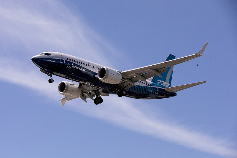 图为2020年6月，一架波音737 MAX在西雅图进行测试飞行。（路透）