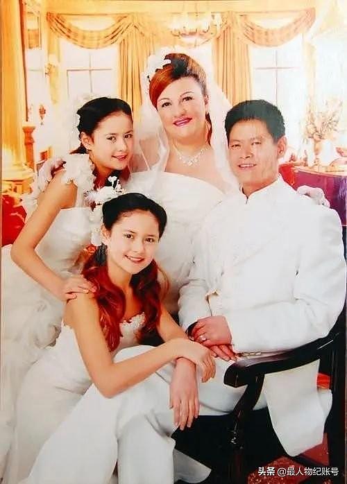 中国农民娶外国妻子生下双胞胎女儿，带回村里被围观，26年过去，他们怎样了？（组图） - 1