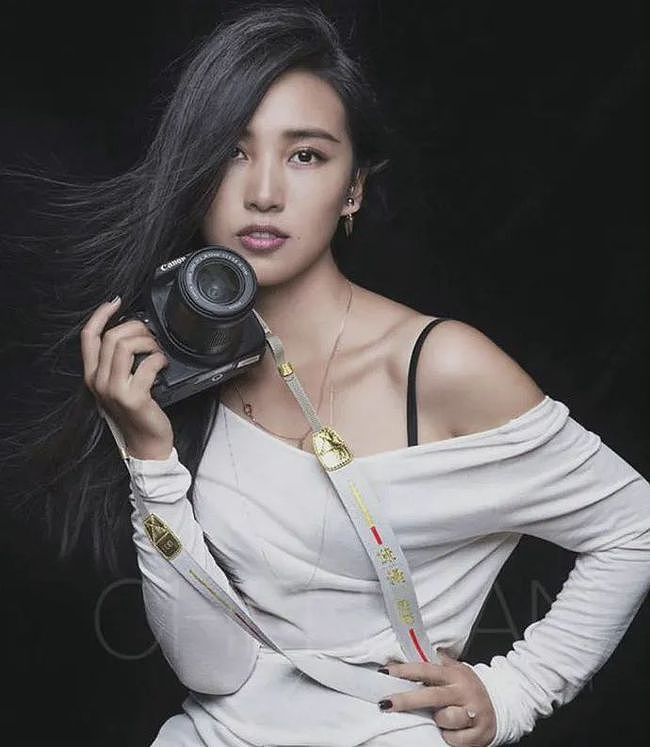 “中国最贵女摄影师”被骂上热搜，一点都不冤（组图） - 1