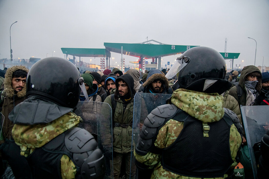 周二，白俄罗斯边境一侧的移民。