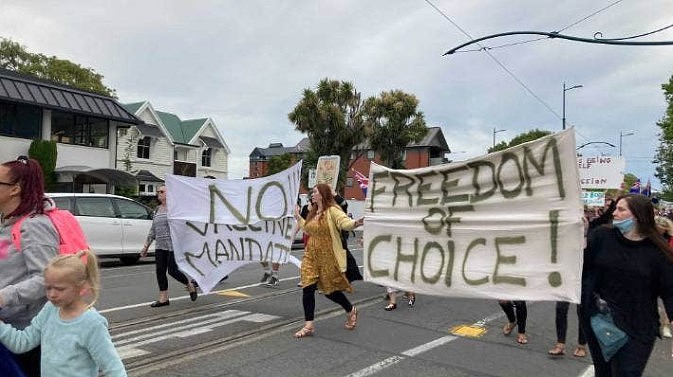 新西兰多地爆发游行示威，反对政府实施强制接种令（组图） - 12