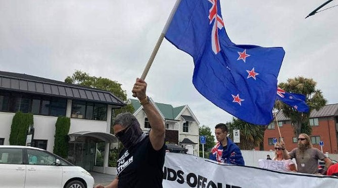 新西兰多地爆发游行示威，反对政府实施强制接种令（组图） - 13