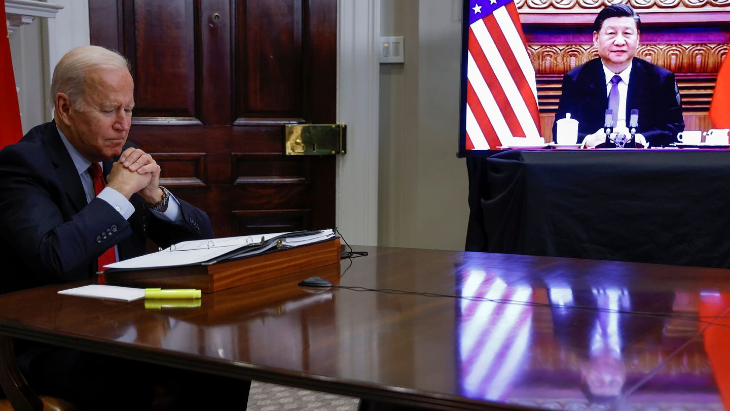 2021年11月15日，美国总统拜登在白宫与中国国家主席习近平进行视频会晤。（Reuters）