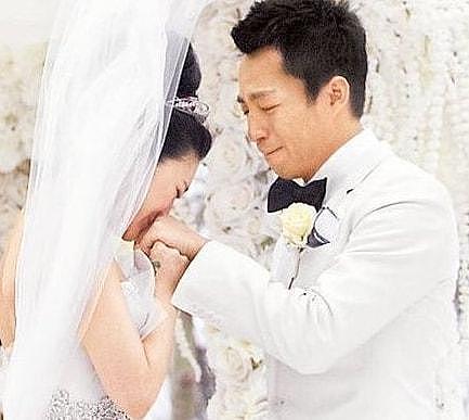 媒体称大S庆祝离婚：独自晚餐消费近4万元，美酒一杯接一杯（组图） - 10