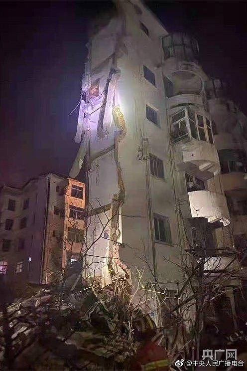 江西赣江新区一宿舍楼坍塌致4人死亡，疑似曾挖过地下室（视频/图） - 2