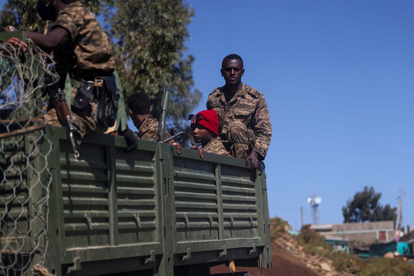 2021年3月18日，埃塞俄比亚政府军准备前往北部提格雷地区。（Reuters）