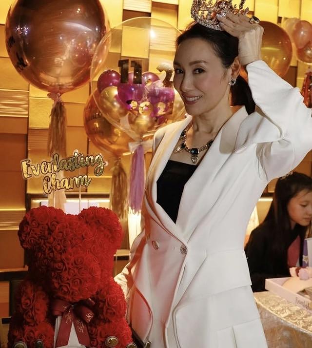 熊黛林双胞胎女儿罕露面，俩女儿越长越像，为郭可盈庆生乖巧可爱（组图） - 1